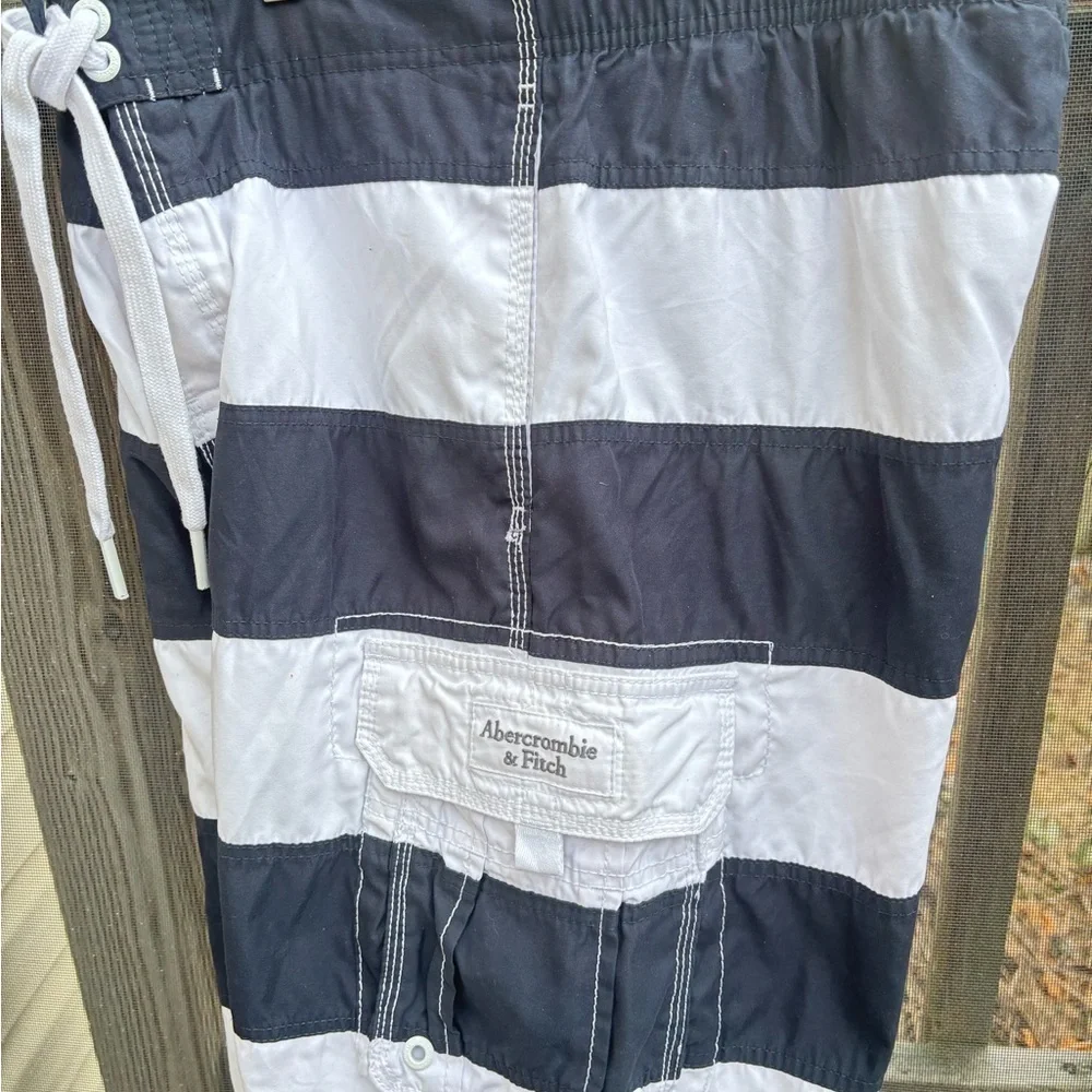 Abercrombie & fitch navy and white with a drawstring waist and cargo pockets